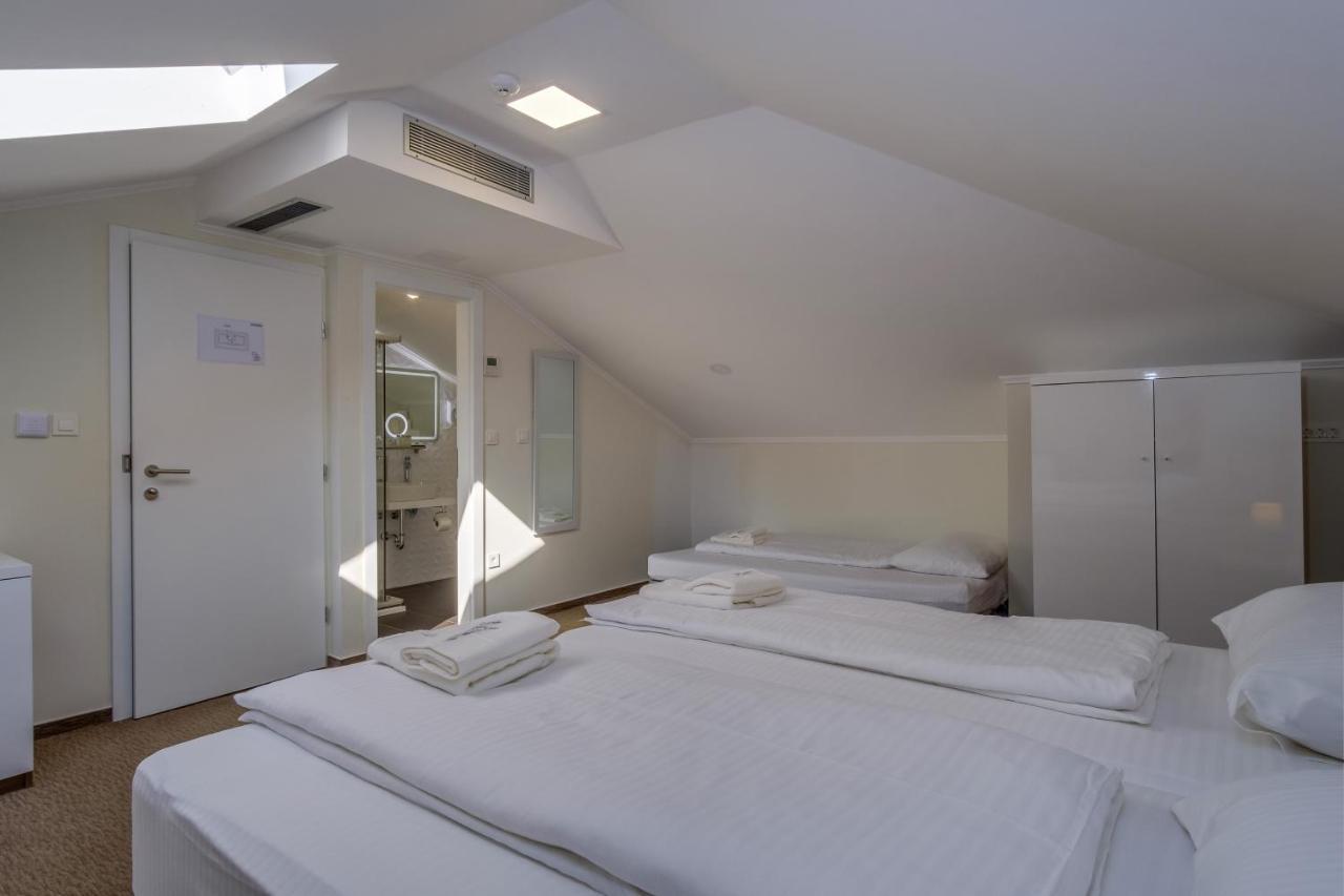Hotel Vila Conte Veli Losinj Exterior photo